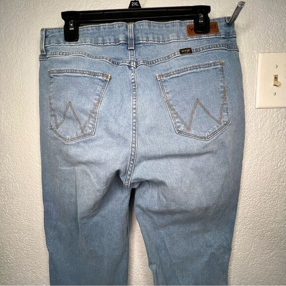 Wrangler High Rise True Straight Cropped Light Blue Women’s Plus Jeans Sz 16/26 - Picture 7 of 13